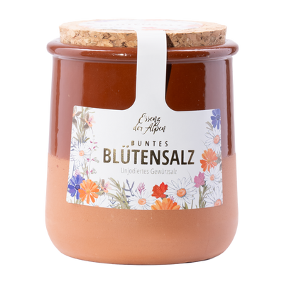 Blütensalz im Keramiktopf