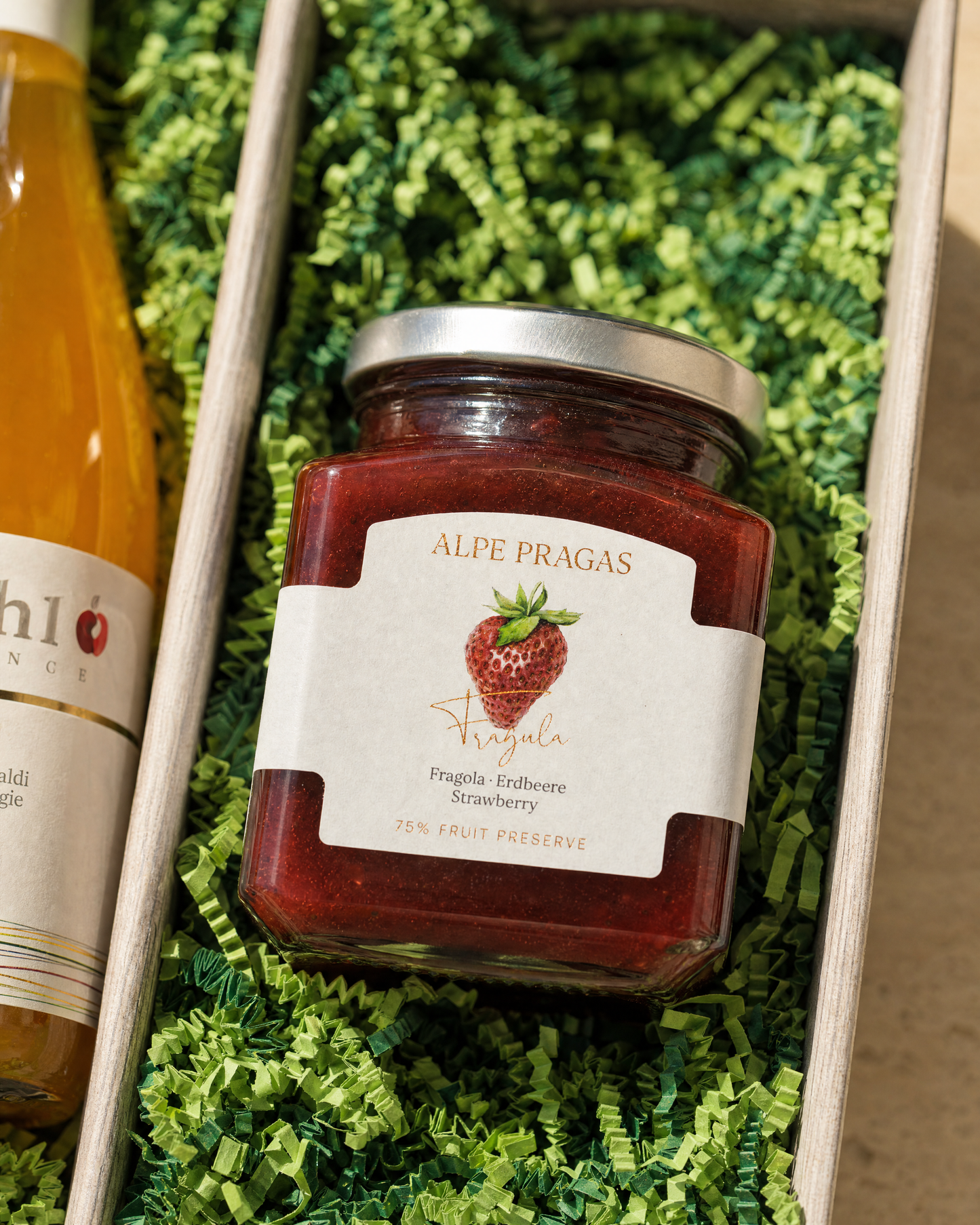 Alpe Pragas Erdbeere Fruchtaufstrich im Geschenkkorb Marillen-Geschenk