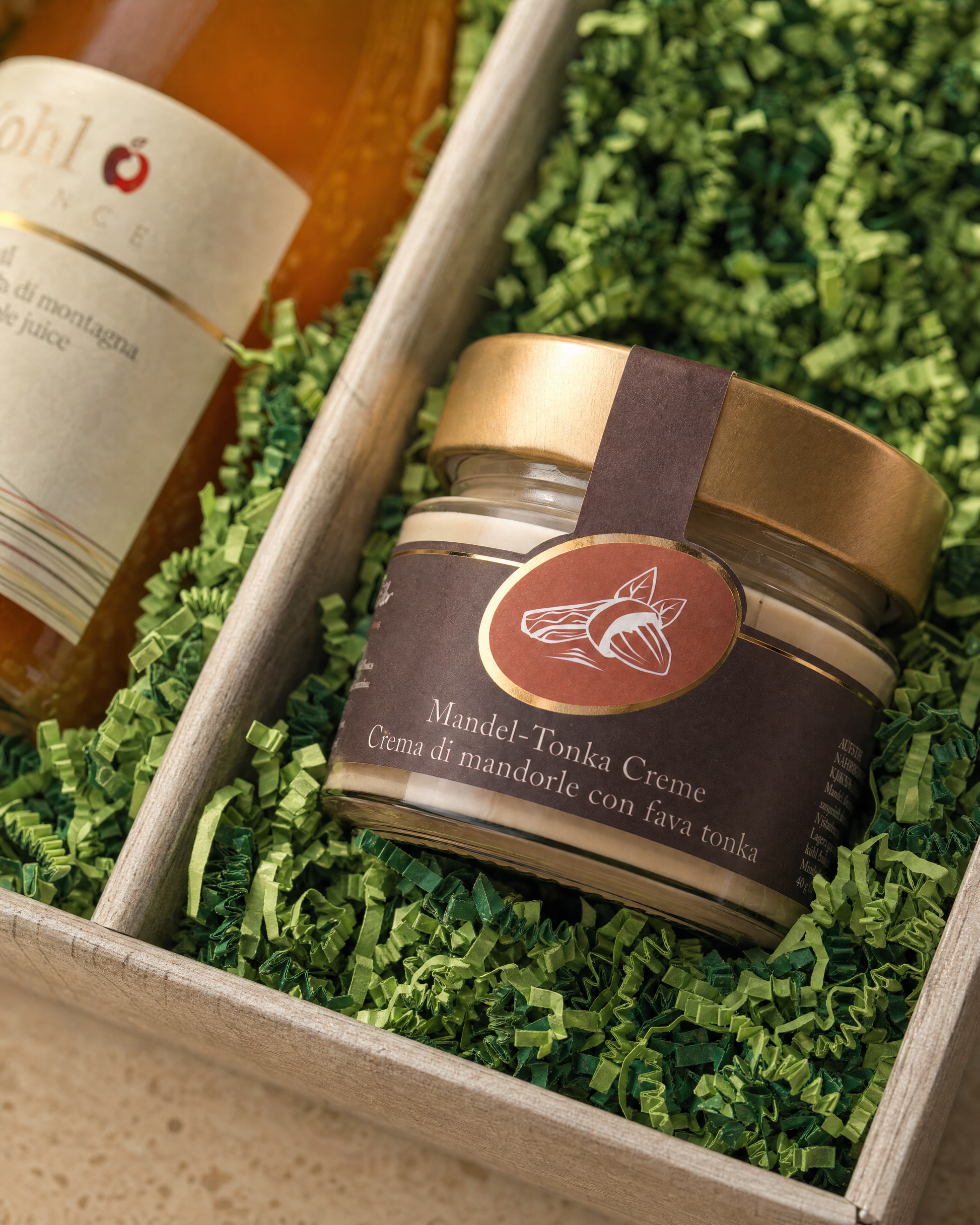 Oberhöller Mandel-Tonka Creme im Geschenkkorb Marillen-Geschenk