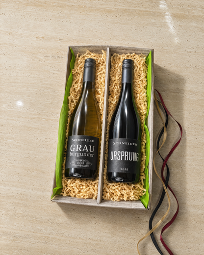 Pfälzer Wein-Präsent mit Grauburgunder und Ursprung – Geschenkkorb von oben mit allen Produkten